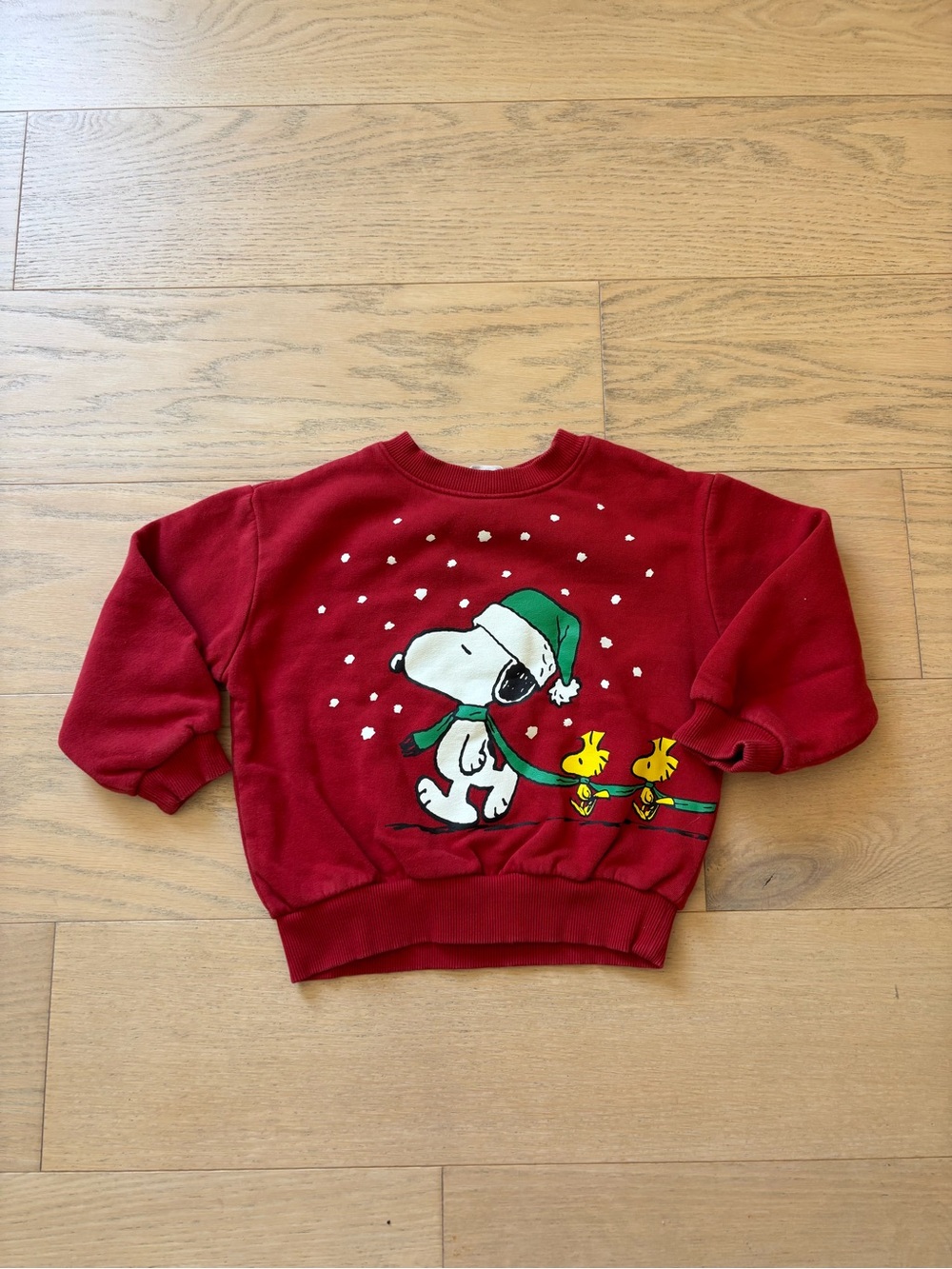 H&M red snoopy Christmas theme sweatshirt, size US3/4T